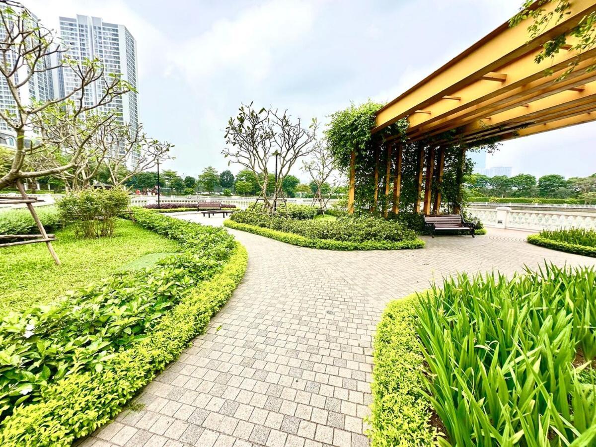 Delux With Swimming, Gym, Private Walking Lake, Gardens *