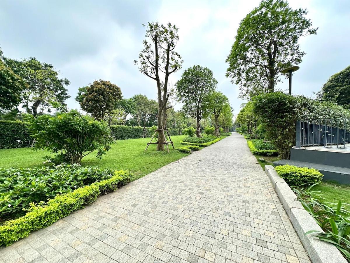 Delux With Swimming, Gym, Private Walking Lake, Gardens