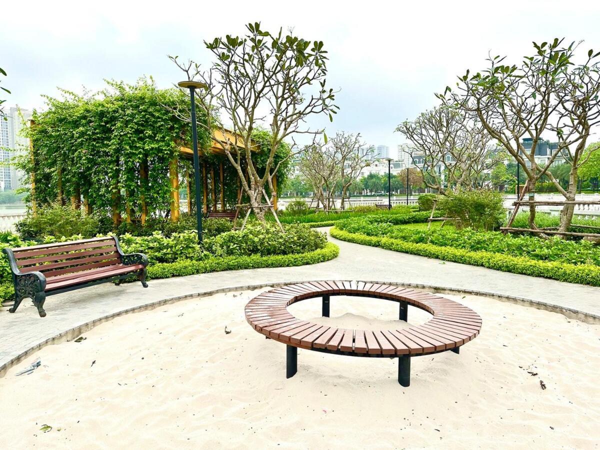 Căn hộ Delux With Swimming, Gym, Private Walking Lake, Gardens Hà Nội