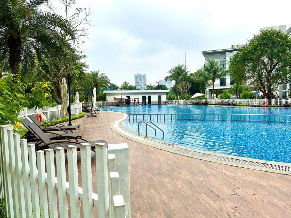 Delux With Swimming, Gym, Private Walking Lake, Gardens